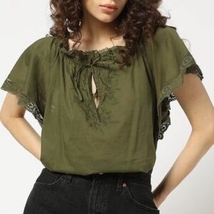 GAP Tie V-Neck Flutter Sleeve Lace Trim Size Medium